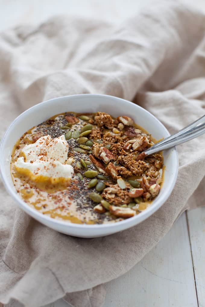 This pumpkin pie smoothie bowl is a comforting, refreshing feel-good bowl of nothing but pumpkin power. Perfect breakfast for the fall with only 4 ingredients and no sugar added! 