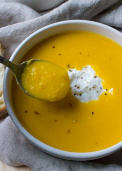Butternut Squash Soup with Cardamom | The Foodie Dietitian @karalydon