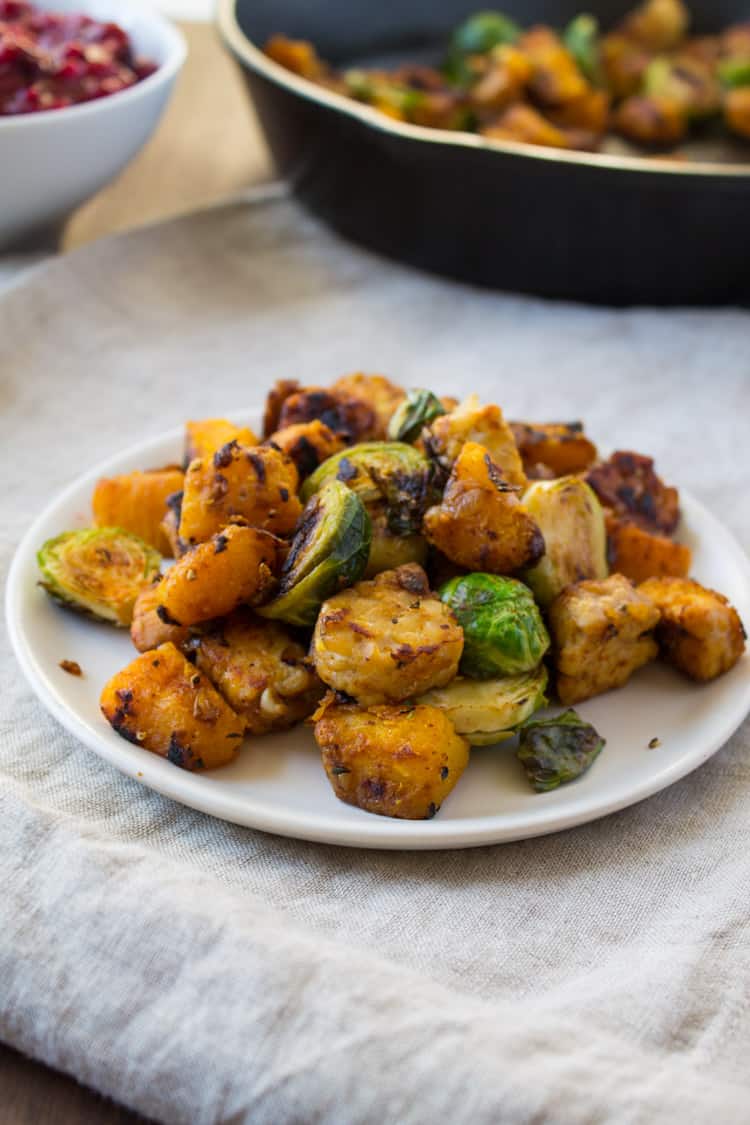 Tempeh Pumpkin Vegan Hash | The Foodie Dietitian @karalydon