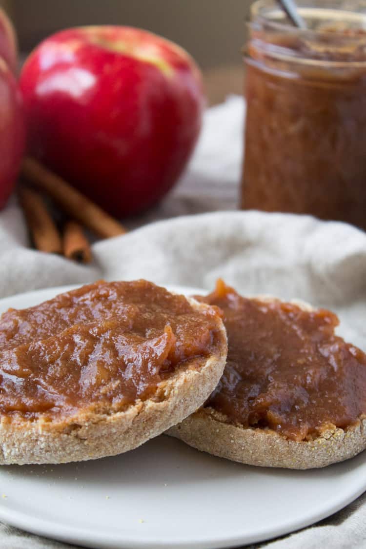 Perfect DIY foodie gift for the holidays! Ambrosia Apple Butter | @TheFoodieDietitian