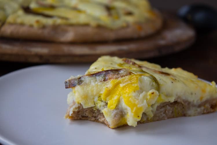 Mashed Cauliflower and Roasted Leek Pizza | @TheFoodieDietitian