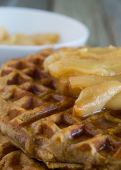 Chai Waffles with Pears | @TheFoodieDietitian