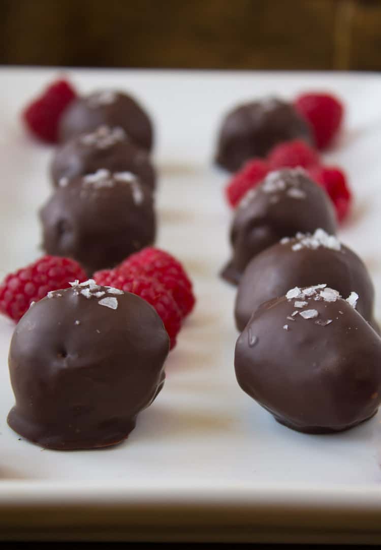 Dark Chocolate Raspberry Hemp Truffles | @TheFoodieDietitian