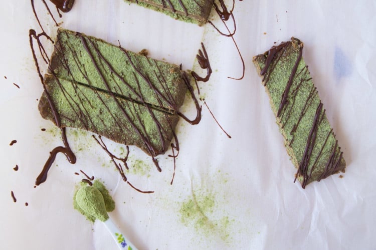 Chocolate Matcha Hemp Protein Bars | @TheFoodieDietitian