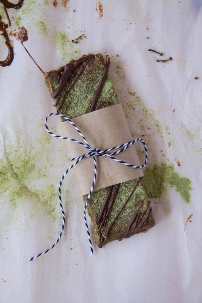 Dark Chocolate Matcha Hemp Protein Bars | @TheFoodieDietitian