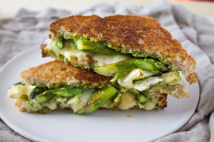 Asparagus and Brie Grilled Cheese | @TheFoodieDietitian