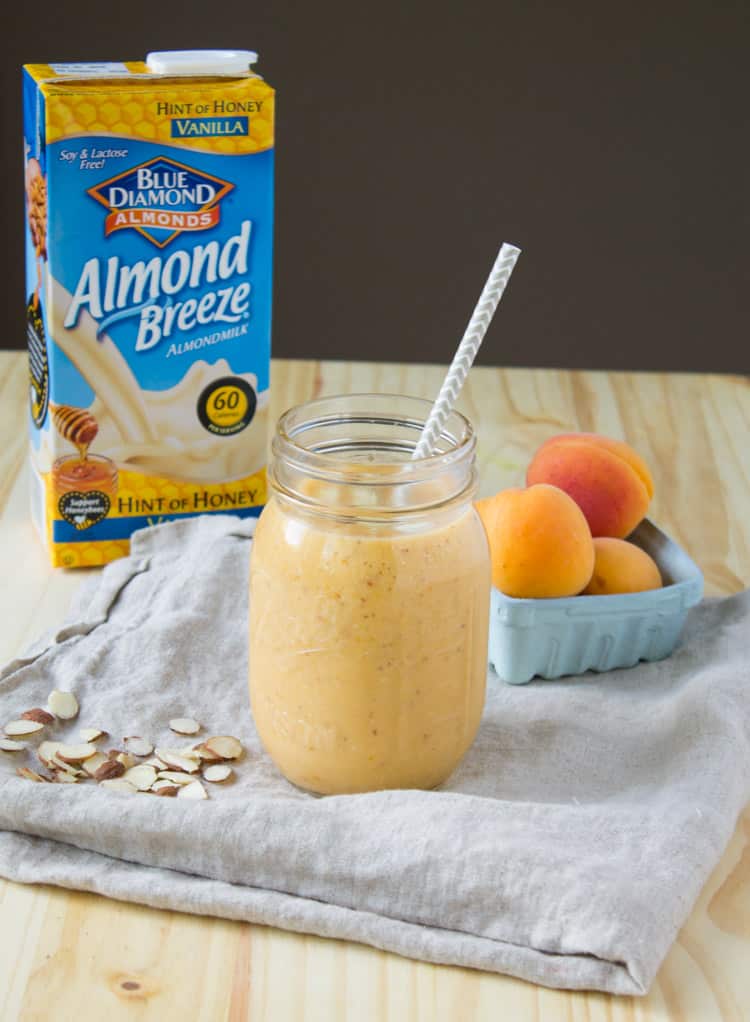 Roasted Apricot and Almond Smoothie | @TheFoodieDietitian