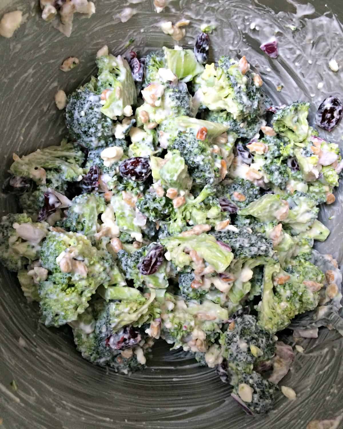 Broccoli Salad via @chocolateslopes | karalydon.com