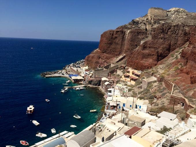 top 10 things to do on your honeymoon in greece. bay of ammoundi, santorini