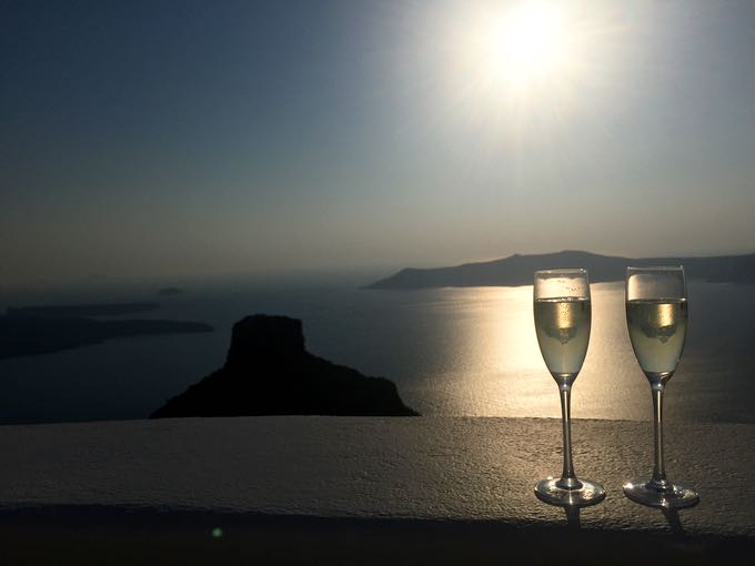top 10 things to do on your honeymoon in greece. sunset in santorini.