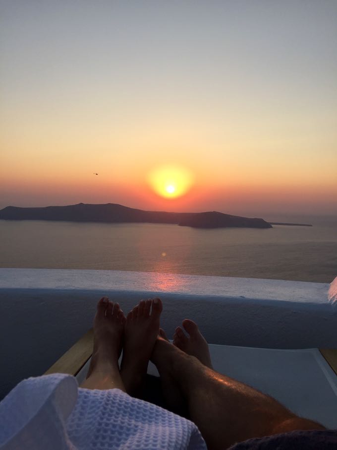 santorini sunset. top 10 things to do on your honeymoon in greece