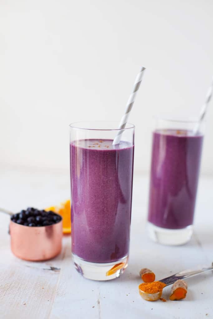 Sweet and spice and everything nice. This Wild Blueberry Turmeric Zinger Smoothie is packed with immune-boosting ingredients to keep you rockin and rollin all winter long.