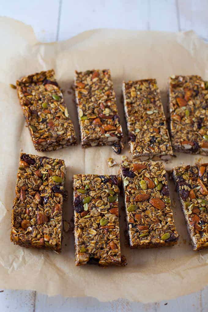 Gingerbread Granola Bars - the perfect healthy snack for the holiday!