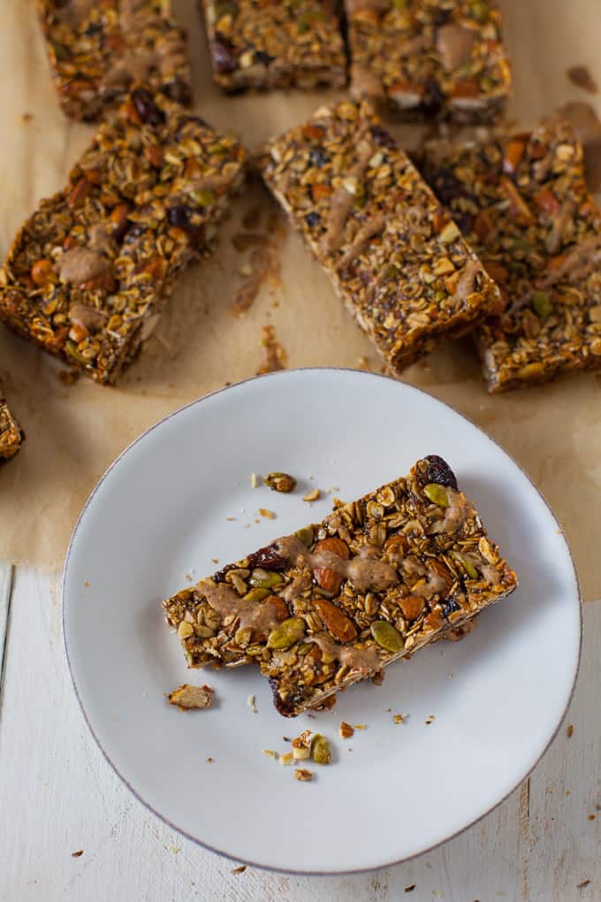Gingerbread Granola Bars - perfect homemade snack for the holidays!
