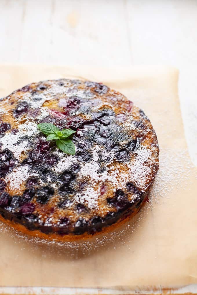 Vegan Berry Upside Down Cake #dairyfree