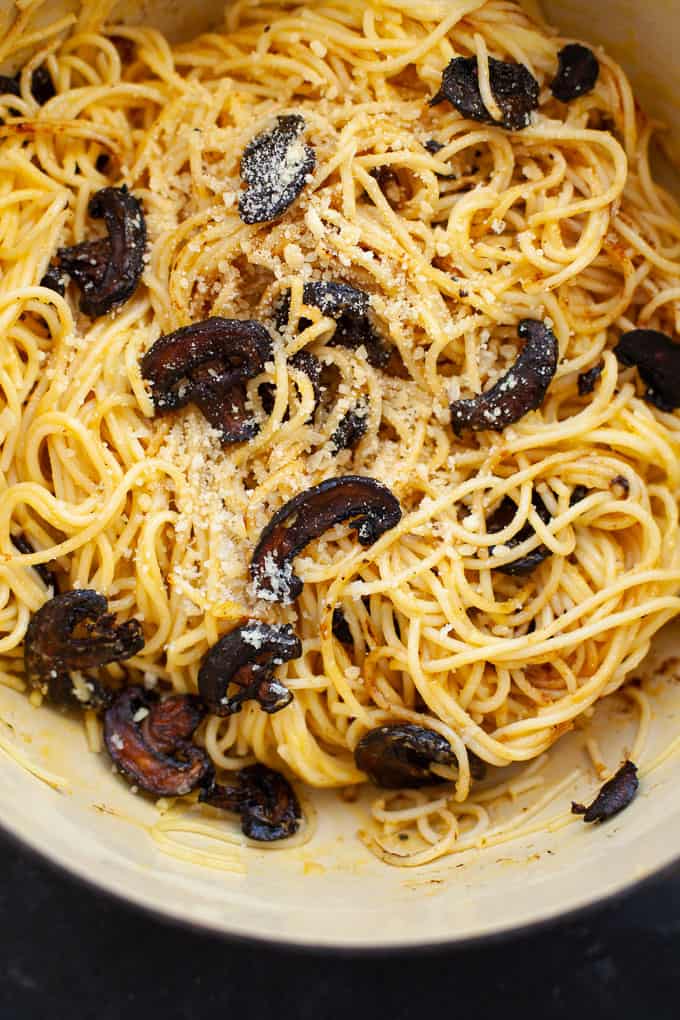 Cheesy, eggy, carby goodness, this vegetarian carbonara with mushroom bacon was inspired by my recent trip to Italy! #vegetarian #pasta #carbonara