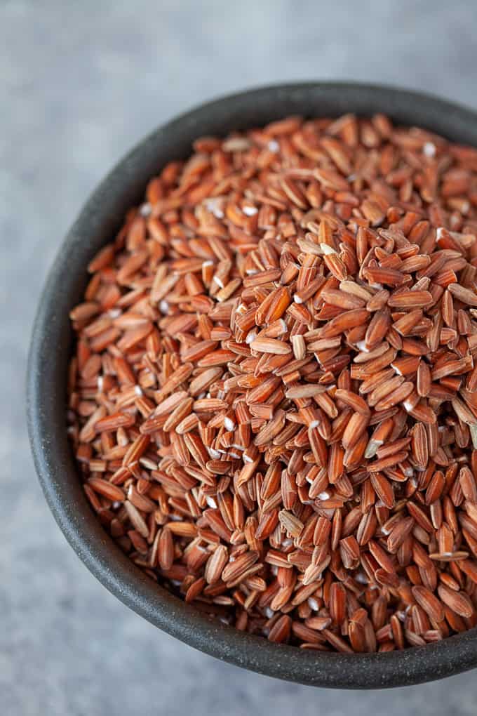 Wondering which varieties of rice are healthiest for you? We’re dishing all the deets on rice nutrition, rice varieties and rice cooking techniques. Aka ALL THE THINGS RICE. #rice #nutrition