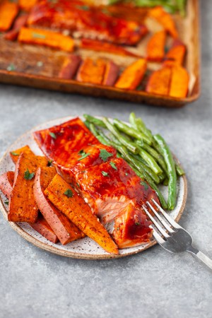 BBQ salmon with sweet potato and green beans